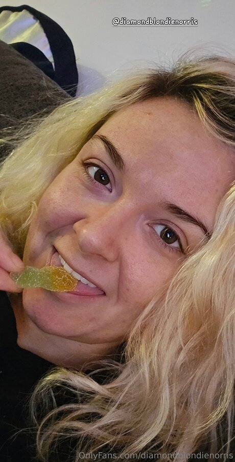 Diamondblondienorris pornographic actress picture