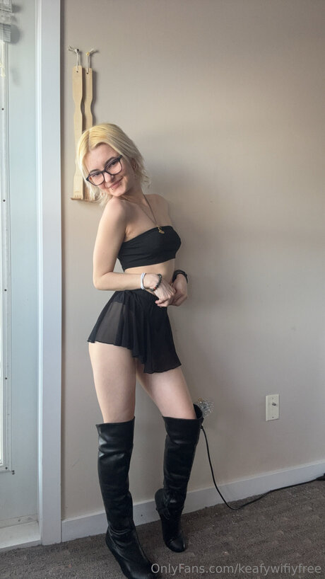 Keafywifiyfree adult model image