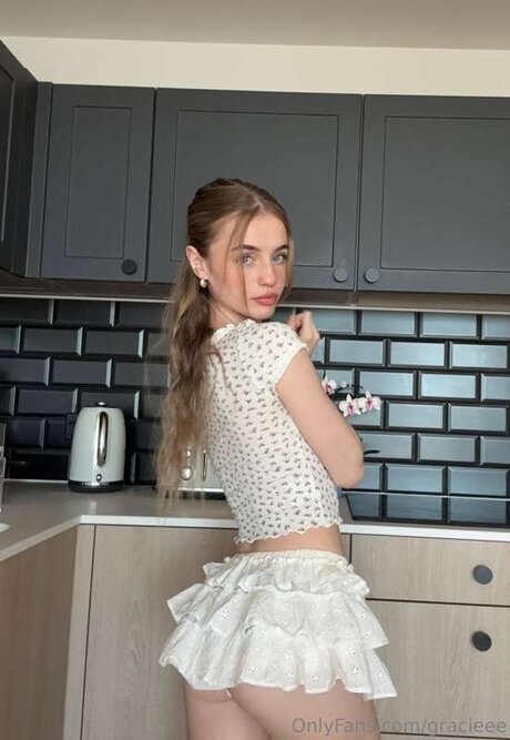 Gracieee beautiful model photo