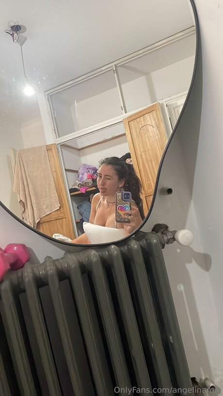 Angelinaroig hot actress pic