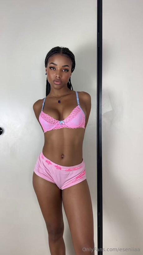 Eseniiaa model art pics