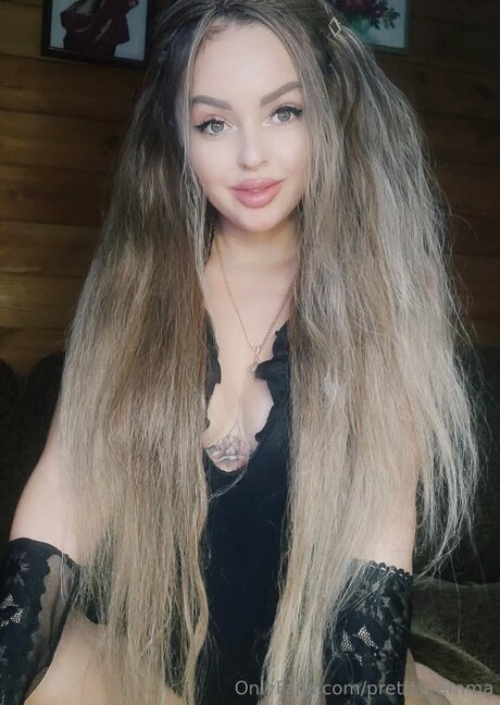 Prettty Emma exclusive actress img