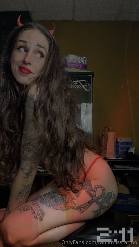 Taniamisstattoo star sexy image