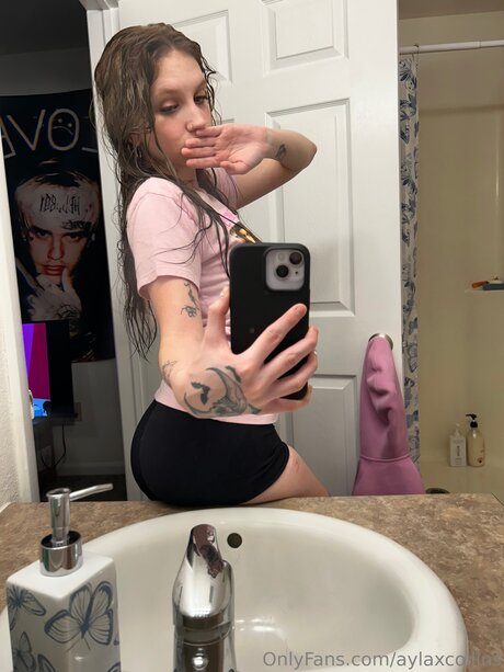 Aylaxcollins star nude photos