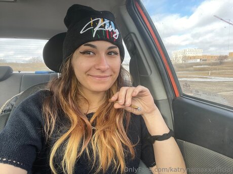 Katrynamaxxofficial model sexy pic