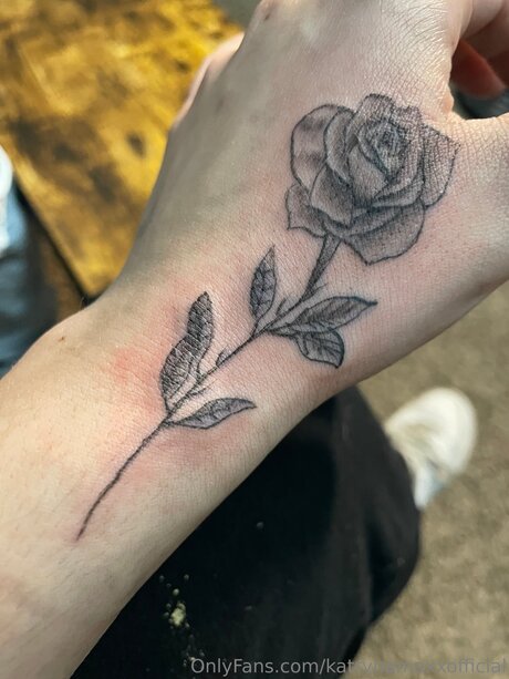 Katrynamaxxofficial model pics