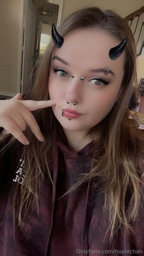 Hopiechan adult model gallery