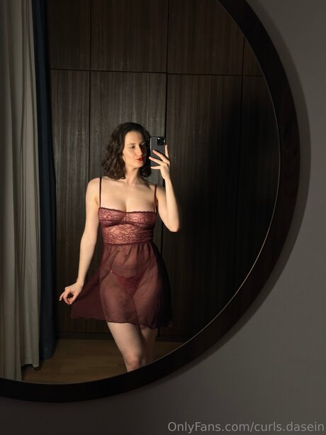 Curls Dasein free model photo