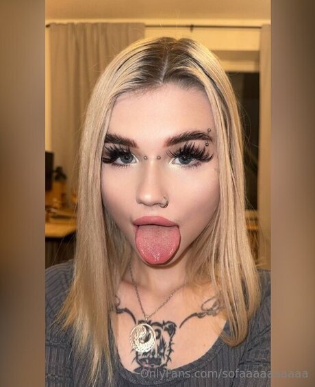 Sofaaaaaaaaaa model hot pictures