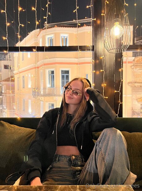 Elisees star hot img