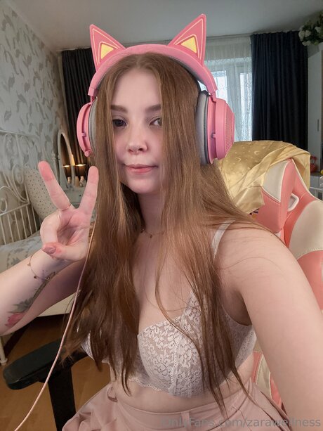 Zarawellness naked actress image