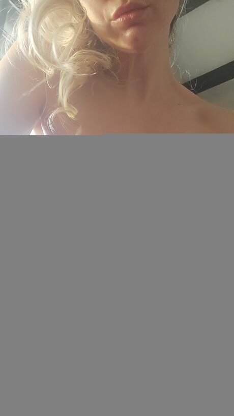 Hotmessjane model pornographic images