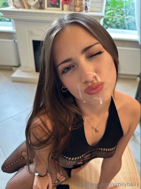 Emilybaily art actress photos