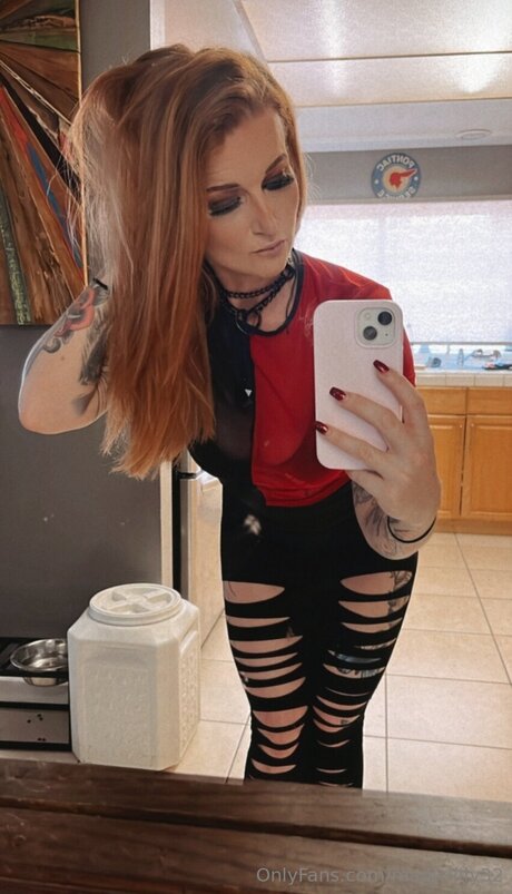 Magiclilly32 model nude picture