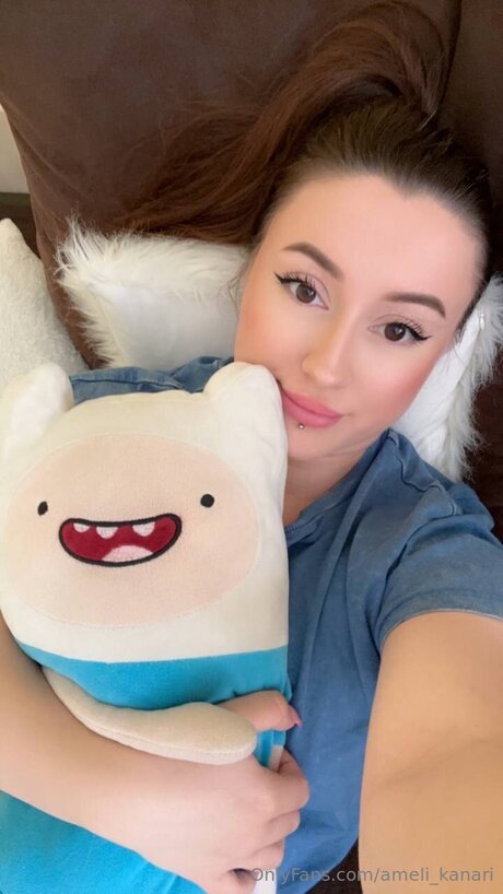 Ameli Kanari erotic actress pic