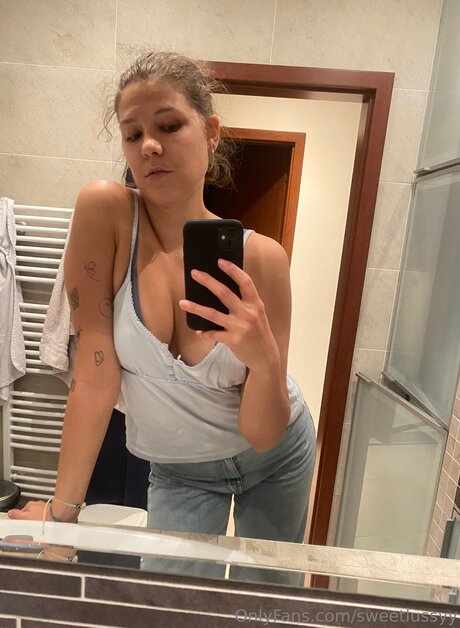 Sweetlussyy model top img