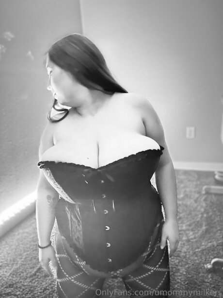 Umommymilkers naked star archive