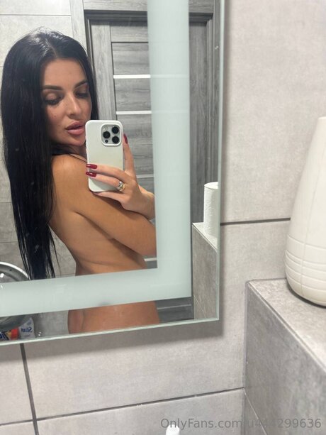 U444299636 model xxx gallery