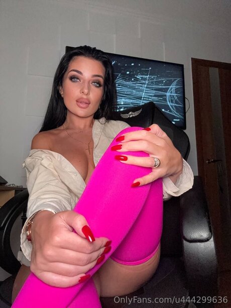 U444299636 high quality model picture