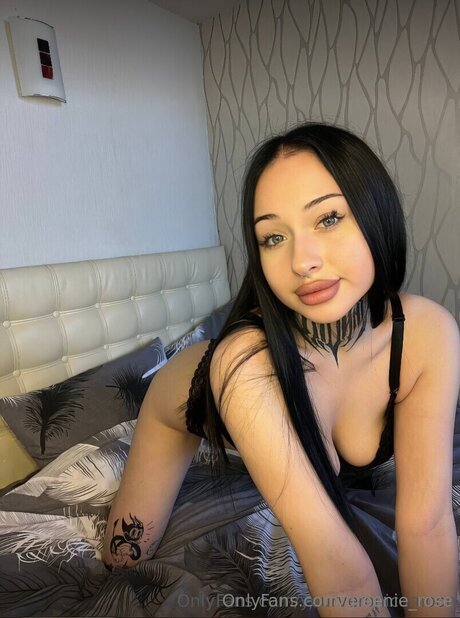 Greenie Rose art star picture