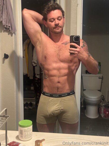 Crankinit model porn photo