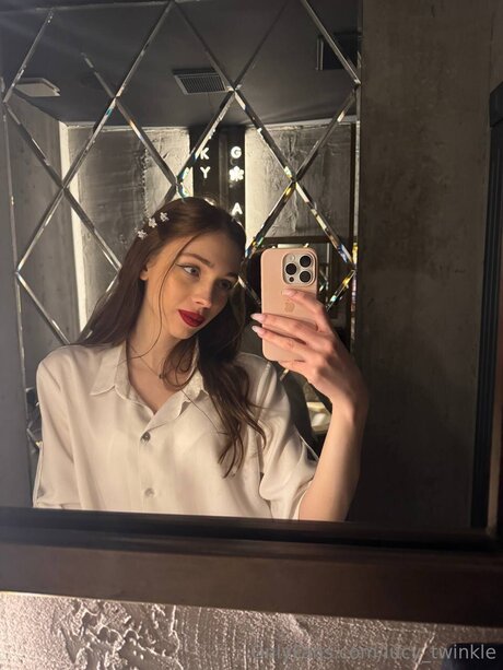 Lucy Twinkle pretty actress photos