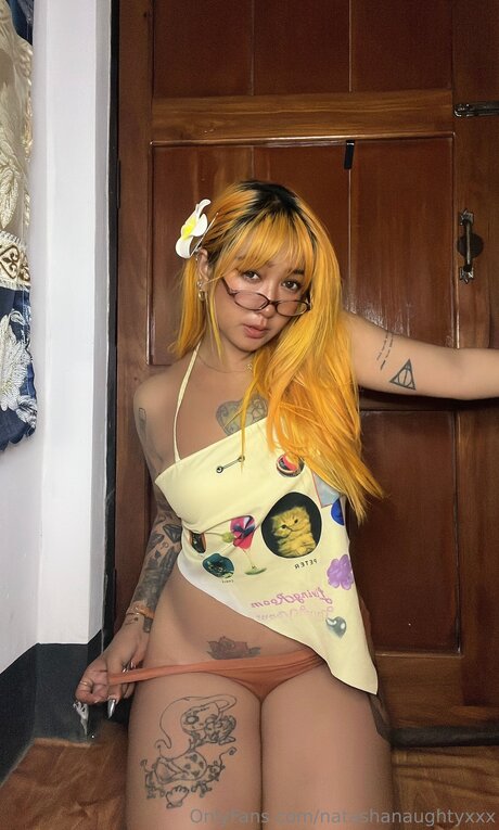 Natashanaughtyxxx adult model pic