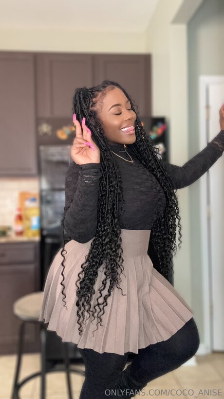 Coco Anise sex model photo