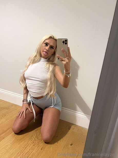 Frankielayzell model art picture