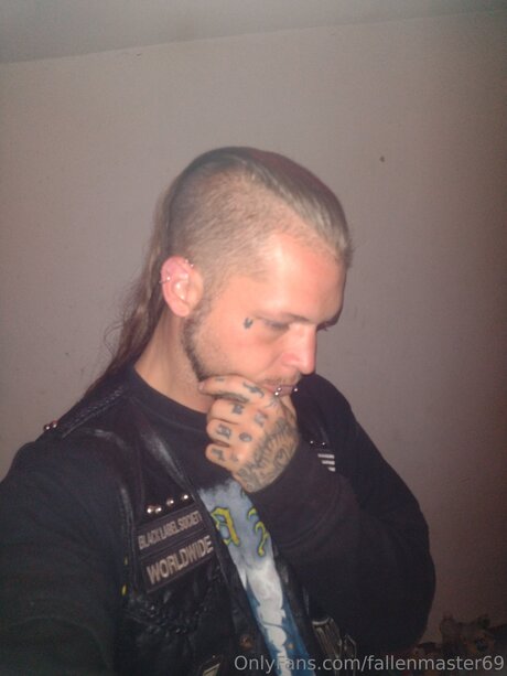 Fallenmaster69 star sexy photo
