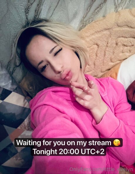 Little Evelyn star sexy image