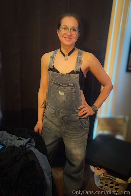 Dirty Ruth model nudes images