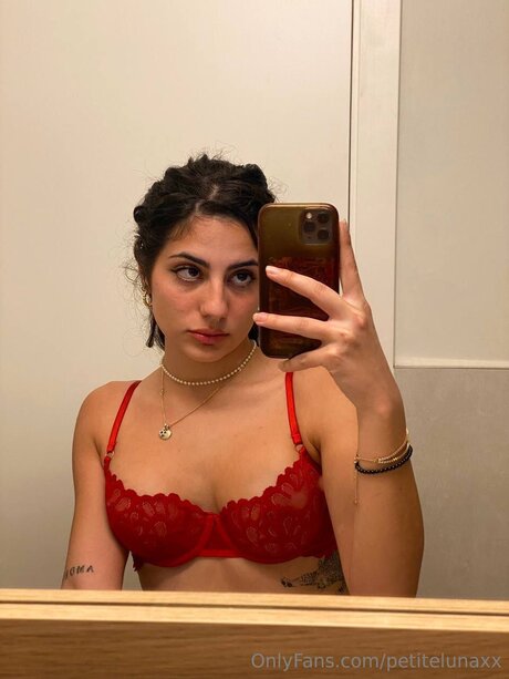 Petitelunaxx top model photos