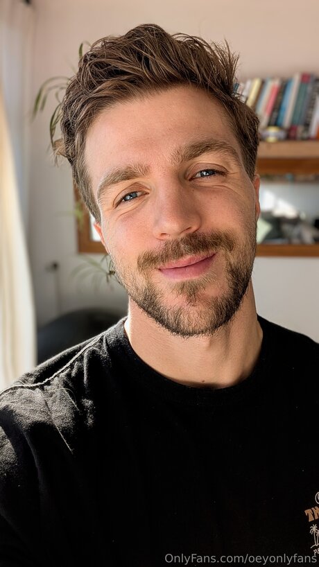Oeyonlyfans star erotic img