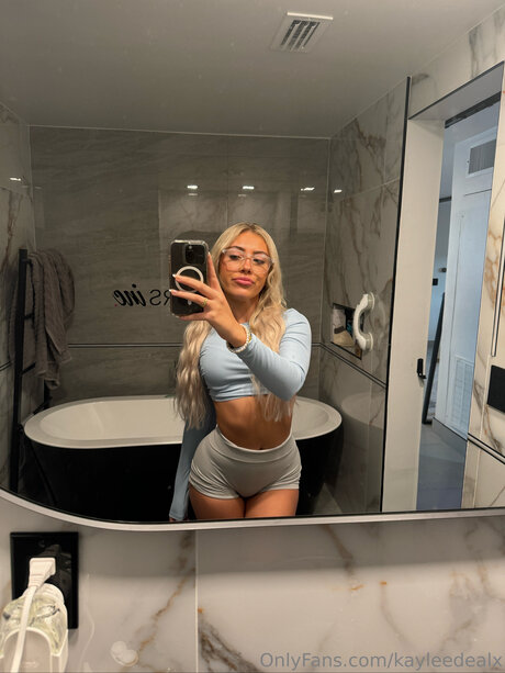 Blondemommyx pornstar pretty pics