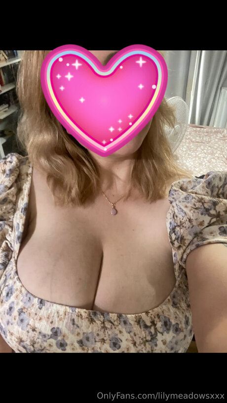 Lilymeadowsxxx pornstar hot pictures
