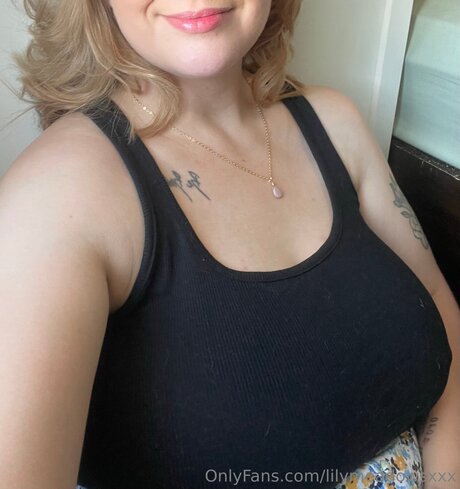 Lilymeadowsxxx perfect model picture