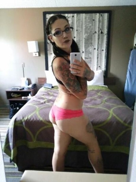 _Tattooed Queen 92 nudes star img