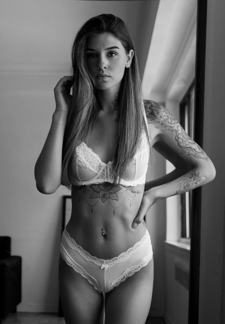 Selena Sstanguay nice actress images