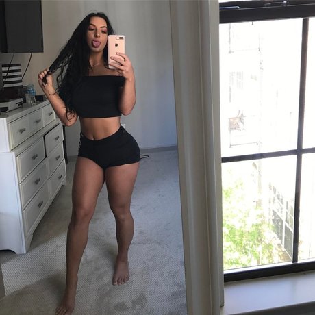 extreme squirt onlyfans hot naked pic