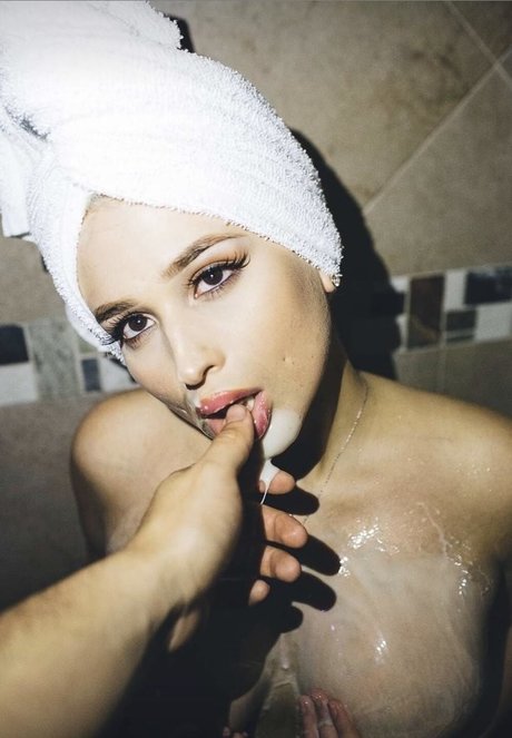 Alexndra Barbie pretty star img