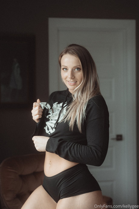 Kelly Gee hd pornstar images