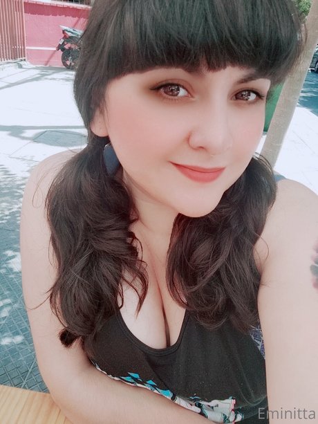 Eminitta xxx model gallery
