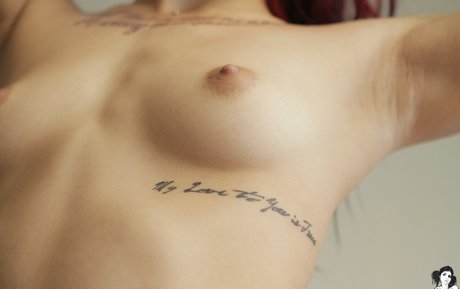 mahnee model pornographic photos