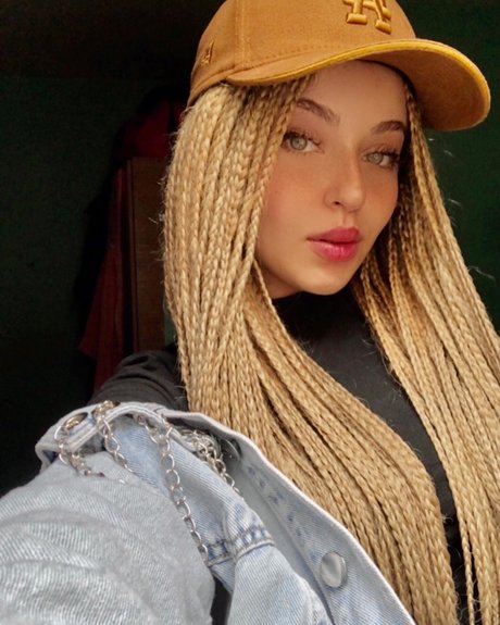 Lourdesazu naked star photo