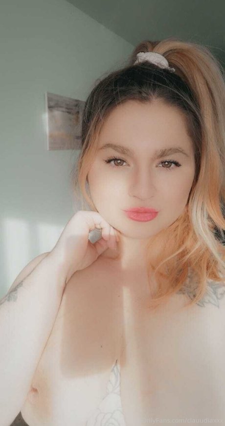 Claudia Lussier hd star picture