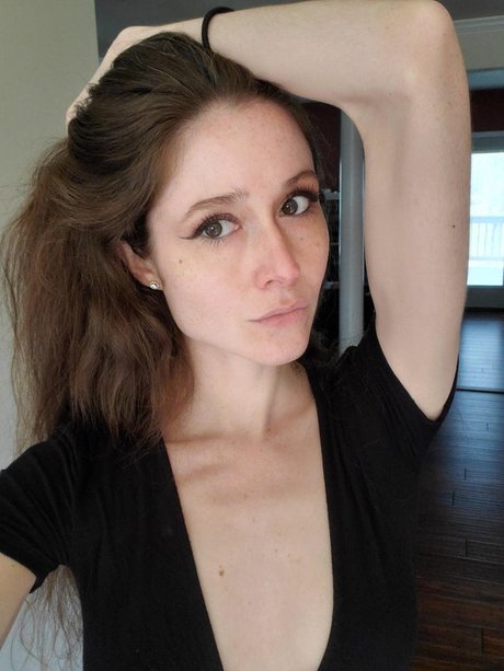 Dalia Dova star art pic