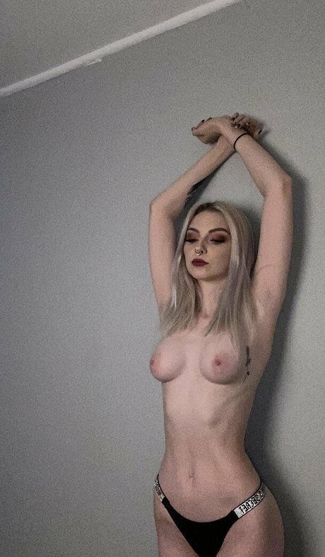 Abi Tumber star naked image