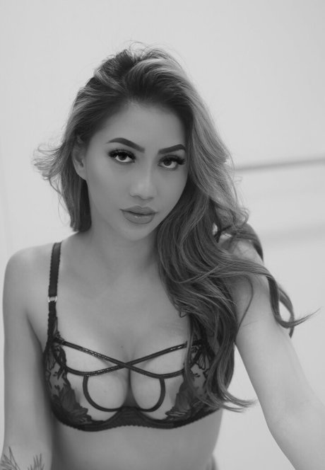 Rosemary Radeva nude model img