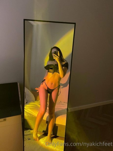 Nyakich erotic star img